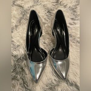 Jessica Simpson Silver Heels with Elegant Design EUC